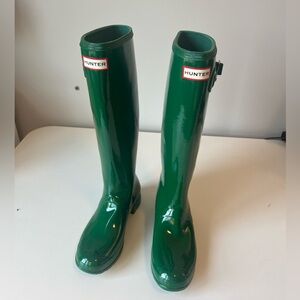 Hunter tall women’s rain boots - Size 8 glossy green - New & unworn